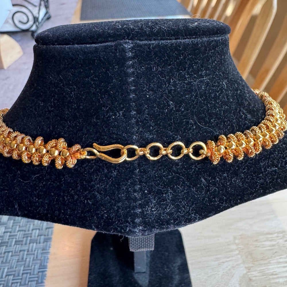 ๐Elegant Gold Necklace - Picture 5 of 9